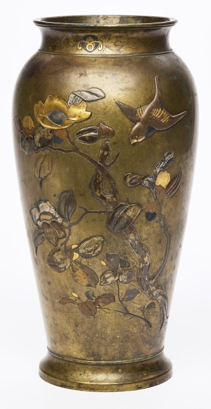 Vase mit Blütendekor, wohl Japan Anf. 20. Jh.